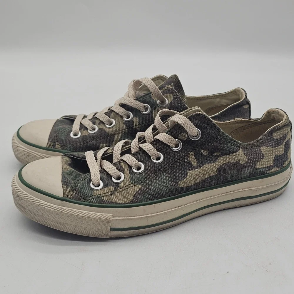 Converse Chuck Taylor All Star Woman's 8 Camo Gray Low Top Sneakers